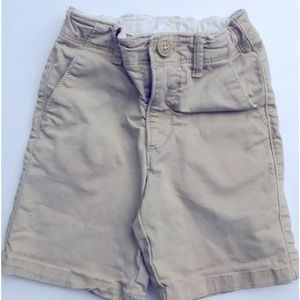 Gap adjustable waist band shorts